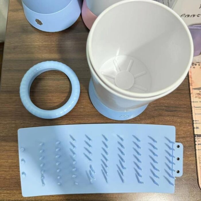 Миска для миття лап домашнім тваринам, мийка для лап собак | Силіконовий очищувач лап для маленьких, середніх та великих собак, вологостійка миска, м'яка щітка, блакитно-білий колір