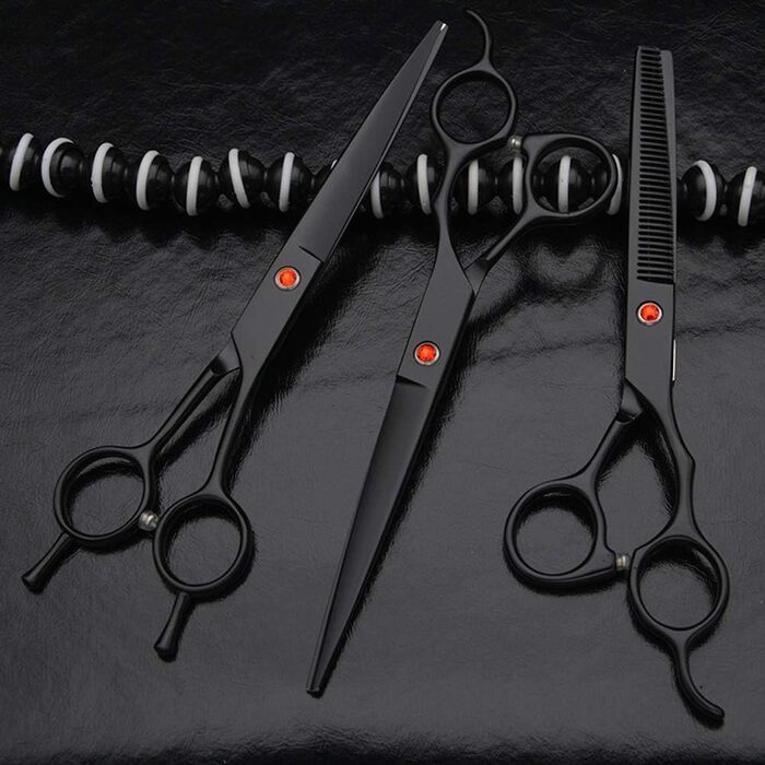 Набір професійних ножиць для грумінгу собак, 18 см (7 дюймів). Включає 2 ножиці для стрижки, ножиці для розрідження та гребінець. Підходить для грумінгу обличчя, шиї, носа та лап собак та котів. Чорний колір.