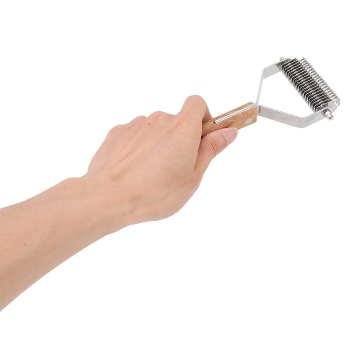 Щітка для вичісування шерсті з вузлами з подвійною щетиною та дерев'яною ручкою. Ідеальна для собак, котів та цуценят. Безпечна, з округлими краями.