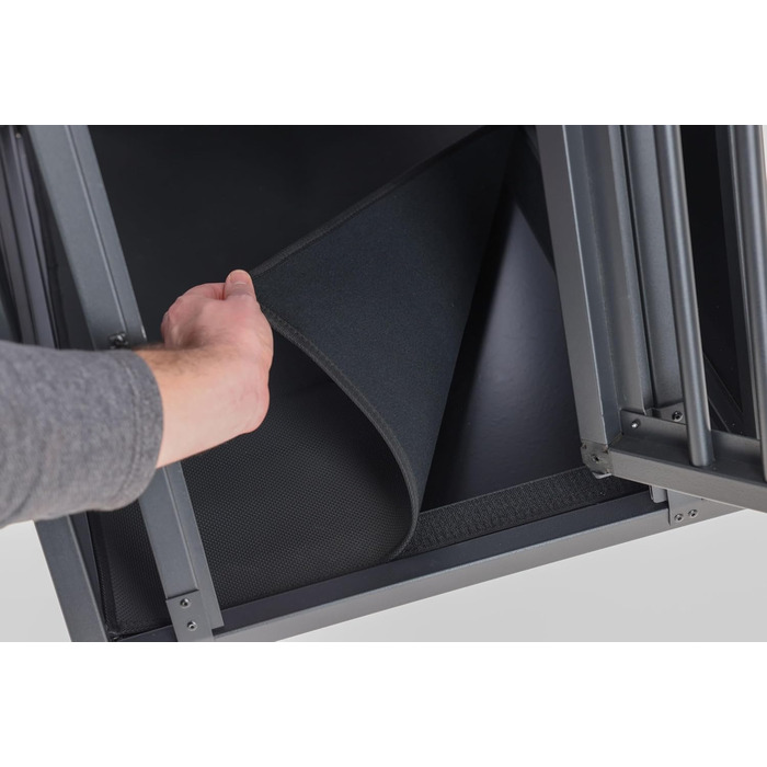 Транспортна переноска для собак Kerbl Vacation, алюмінієва, 77x55x50 см, з антиковзним килимком