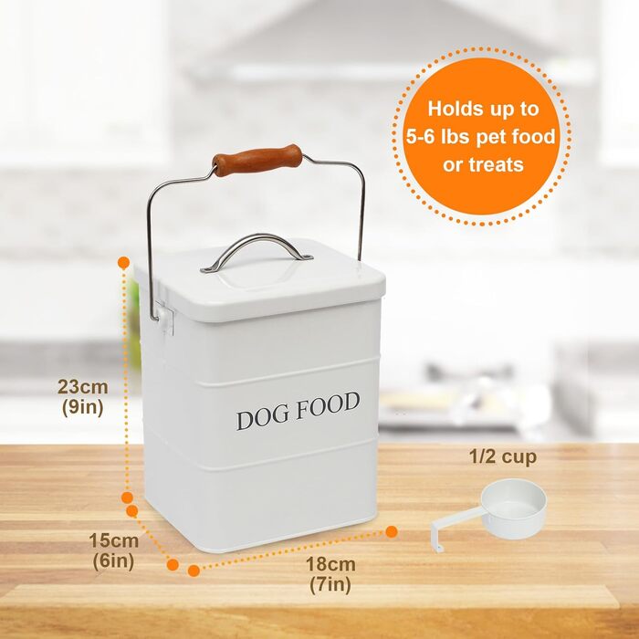 Контейнер для корму для собак з металу, 2.3 кг – герметичний контейнер для зберігання корму з кришкою, дерев'яною ручкою та ложкою – білий контейнер для сухого корму, ласощів, печива для собак – вінтажна коробка для запасів