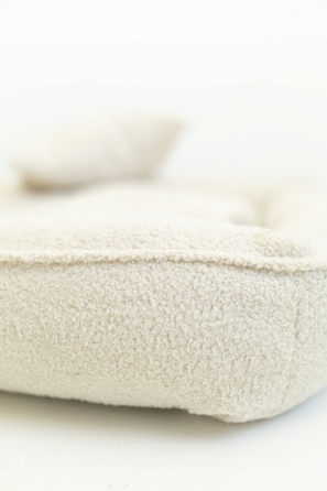 Преміум лежак Boucle Ecru — 60x50 см — для собак та котів (йорк, мальтезе)