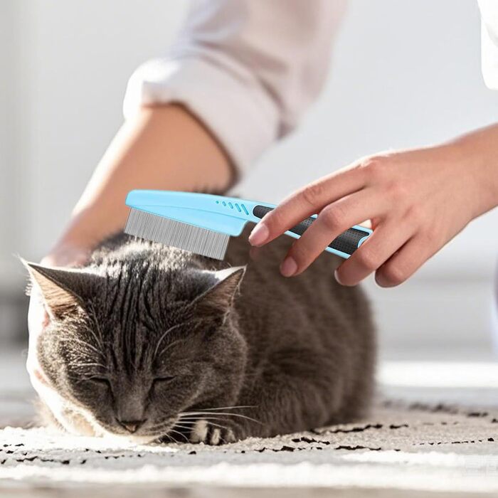 Набір для догляду за шерстю котів та собак: щітка, триммер для нігтів, пилка, гребінець від бліх, 2 зубні щітки для тварин, блакитний