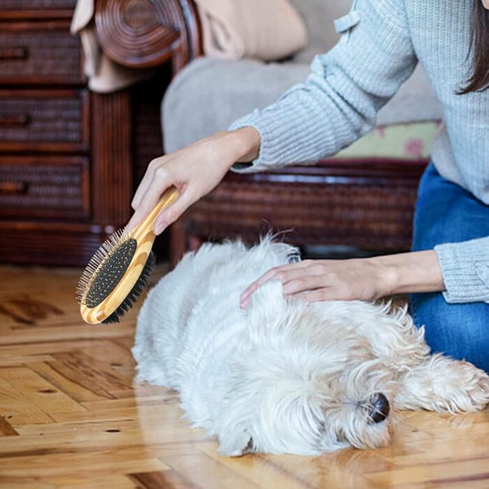 Двостороння щітка для грумінгу собак та котів з дерева, піни та щетини, для короткої та довгої шерсті (великий)