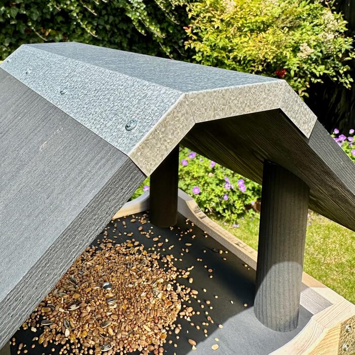 Сучасна годівниця для птахів GARTENETAGE з підставкою 2-в-1 із соснового дерева, металевий дах, стійка до погодних умов, для саду та балкона, легке очищення