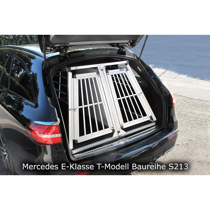 Транспортний бокс для собак Transportbox N52, алюмінієвий, 110x107x67 см з перегородкою та аварійним виходом