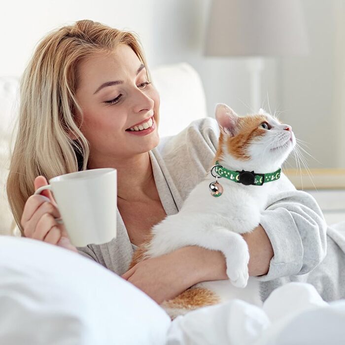 Нашийники для котів зі дзвіночком, світяться в темряві, регульовані, 20-33 см, 2 шт. (7.9-13.0 дюймів, Глибокий зелений & Чорний)