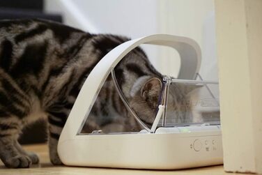 Автоматична годівниця для тварин Sure Petcare SureFeed з мікрочіпом, біла, для вологого та сухого корму, сумісна з RFID-мітками, герметична, на батарейках