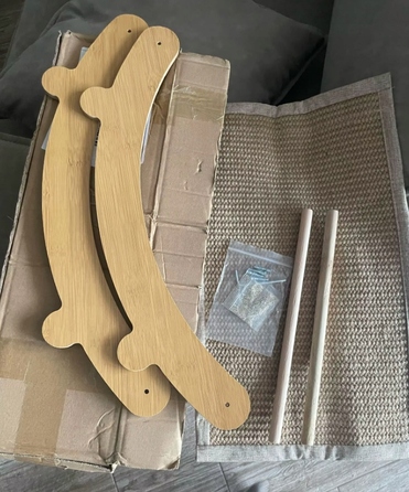 Ліжко для тварин DKM, бежеве, дерев'яне, 50x32 см, окремо стояче