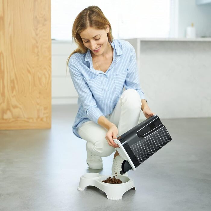 Контейнер для корму Rotho Flo 4.1л з кришкою, з безпечного пластику (PP), BPA-free, чорний