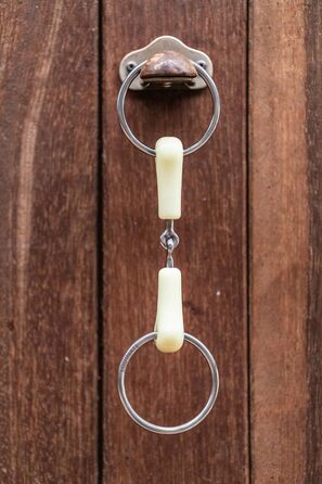 Equinate Wassertrense з яблучним смаком 18 мм, анатомічна, для коней | Матеріали преміум-якості, сприяє слиновиділенню та стимулює жування | 11,5 см