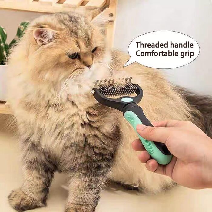 Інструмент для видалення підшерстя домашніх тварин: двосторонній гребінь та щітка для котів та собак. Видаляє звальне та заплутане підшерстя. (Синій та чорний, розмір Small)